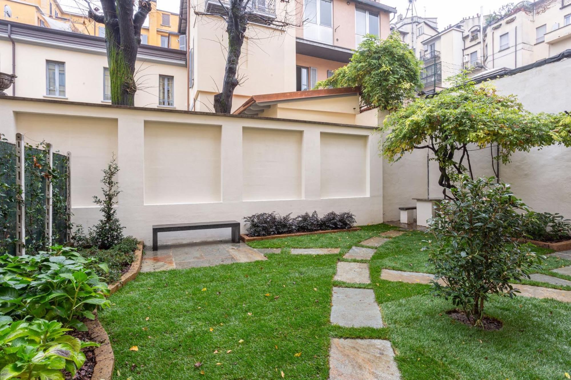 Sant Ambroeus Garden Apartment Milan Bagian luar foto